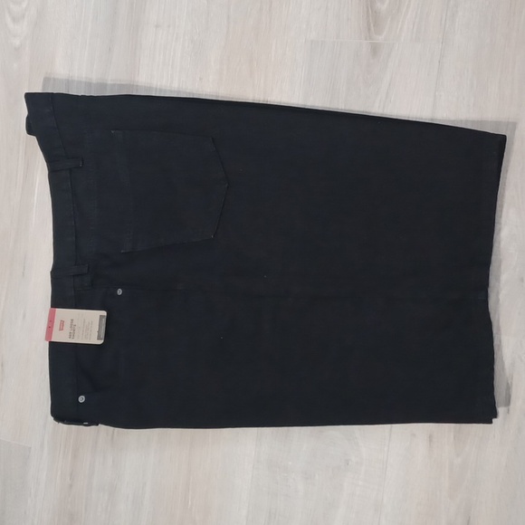 LEVIs black denim jean shorts w/ pockets.  LEVIs 469 Loose shorts. Size 54. NWT - Picture 1 of 12